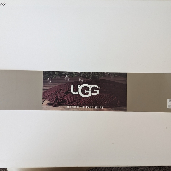 UGG Christmas Tree Skirt - Picture 2 of 3